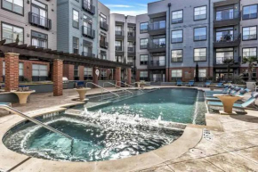 Luxurious 2BR CozySuites w pool gym parking
